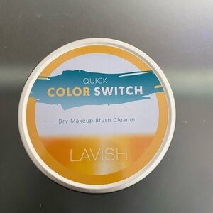 Dry makeup brush cleaner